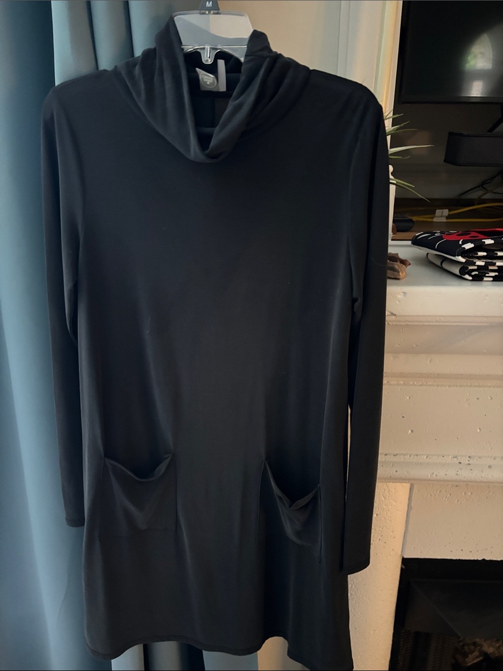 Paper Crane Black Long-Sleeve Hooded Tunic Dress with Pockets